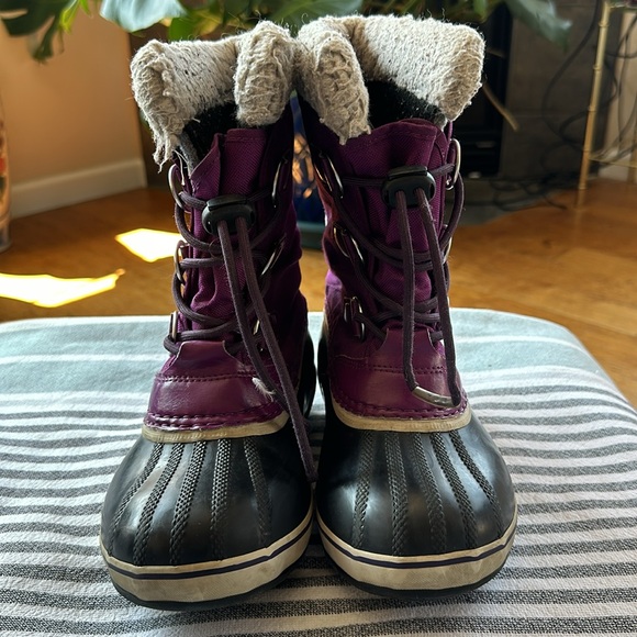 Girl’s Winter Sorel Boots - Picture 2 of 5